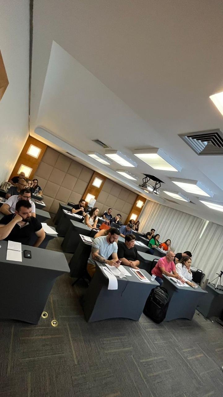 Alunos atentos durante o curso no Bourbon