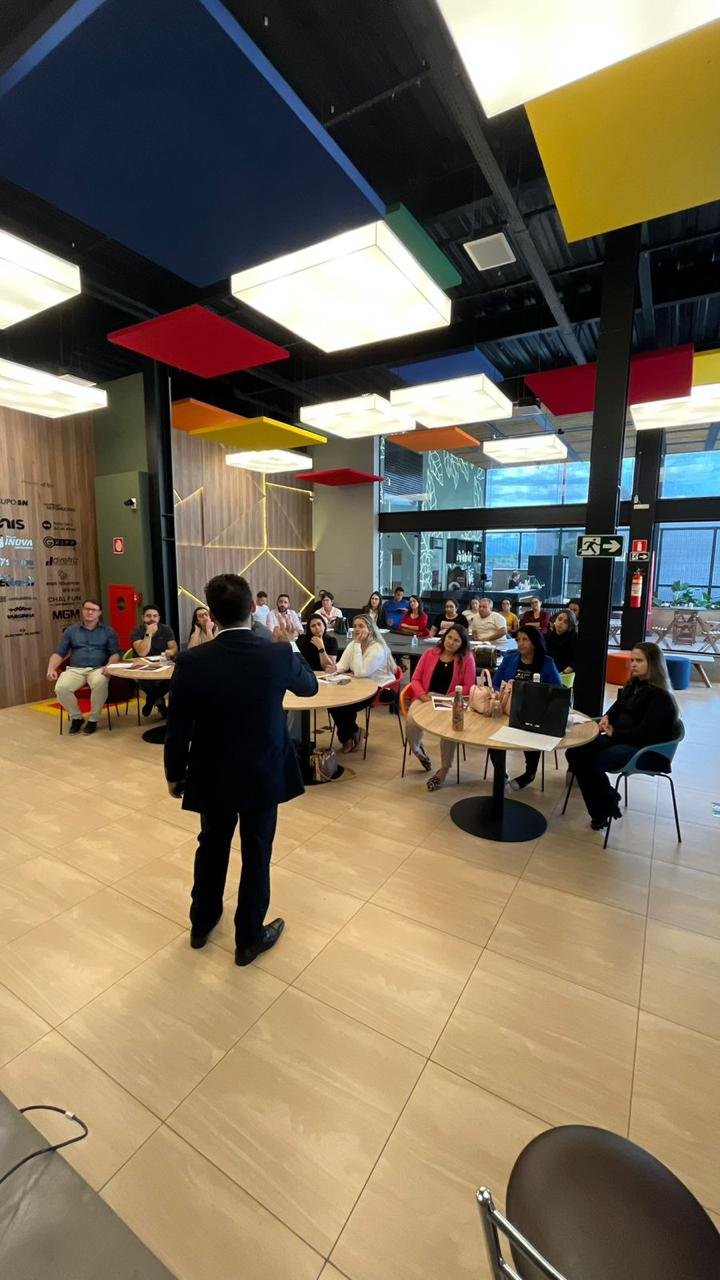 Curso in company — Dr. Paulo ministrando em prefeitura